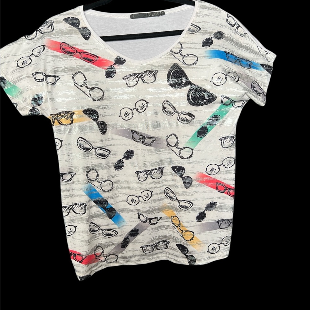 White and Black Short Sleeve Tee with Eyewear Print Ness brand size small
